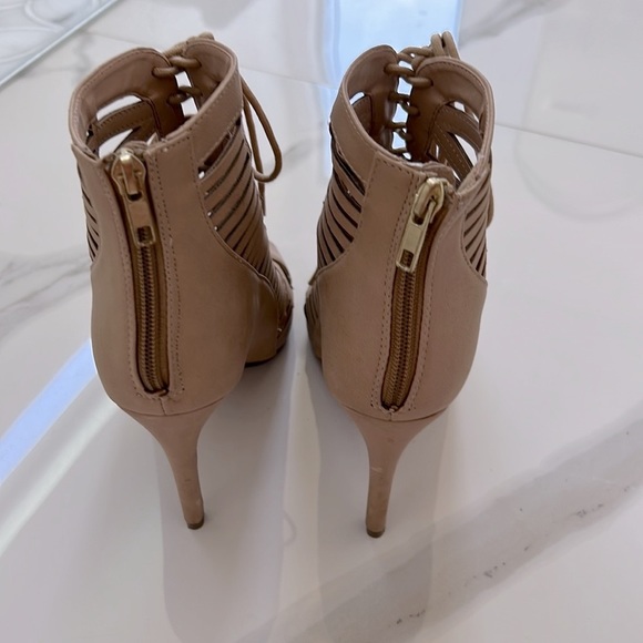 Women’s beige lace up heels. Size 7.5. - Picture 4 of 6